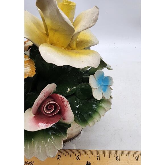 Vintage Nuova Capodimonte Large Porcelain Basket of Pink Yellow Flowers Italy - Picture 7 of 8